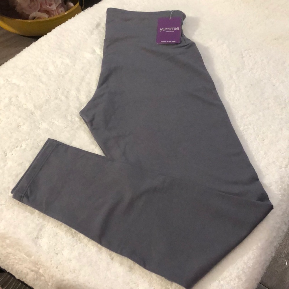 24 HR $ALE❤️Yummie leggings❤️ NWT
